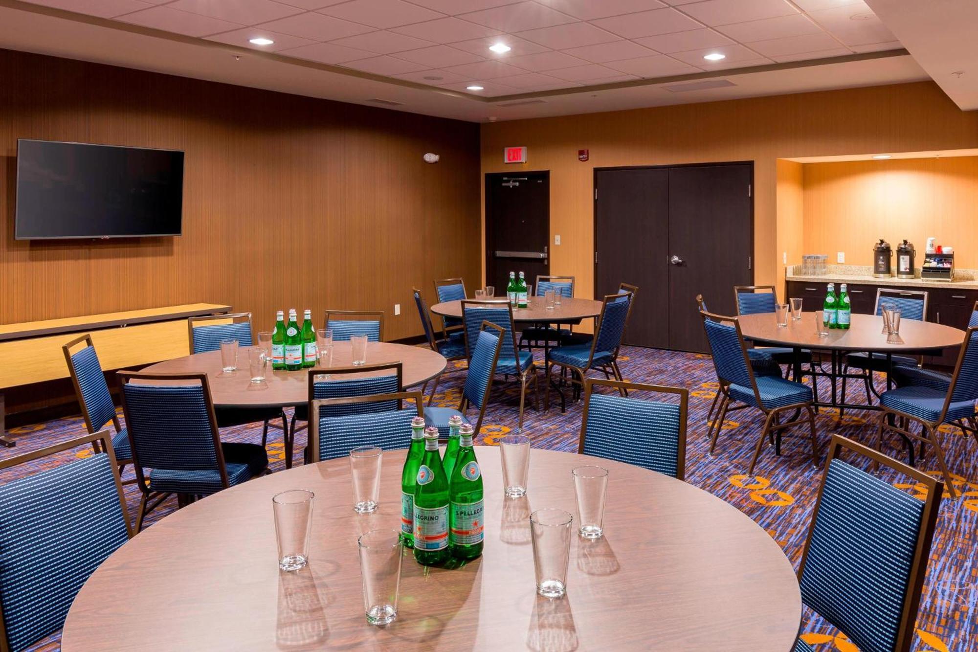 Hotel Courtyard By Marriott Bismarck North Extérieur photo